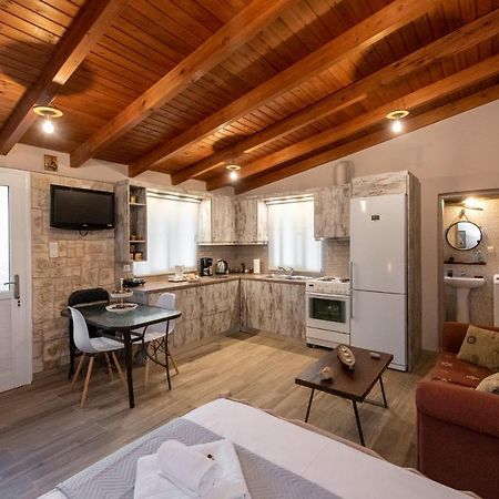 Mozart House Studio Амарінтос Екстер'єр фото